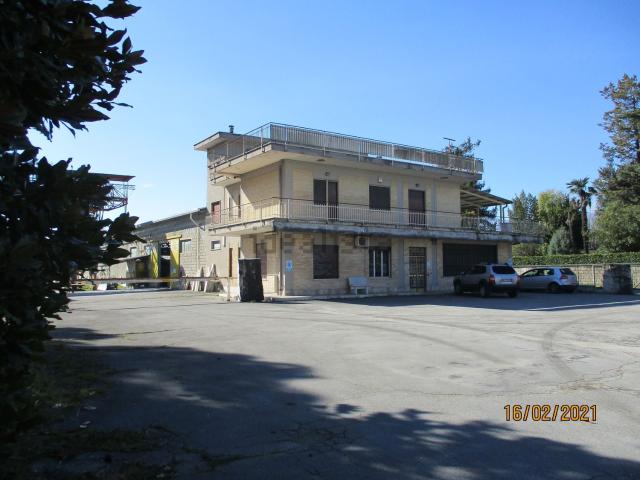 Capannone in vendita a Frosinone, Lazio