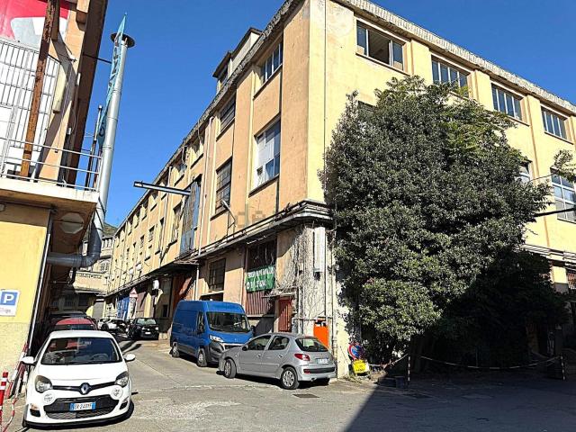 Capannone in vendita a Medio Ponente, Serra Riccò