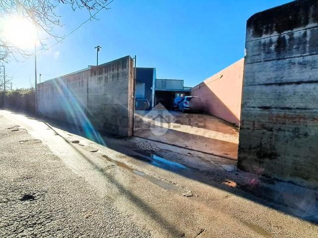 Capannone in vendita a San Marcellino, Campania