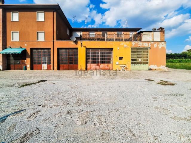 Capannone in vendita a Verolanuova, Lombardia