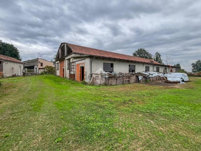 Capannone in vendita a Torre De' Picenardi, Lombardia