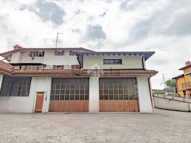Capannone in vendita a Montello, Lombardia