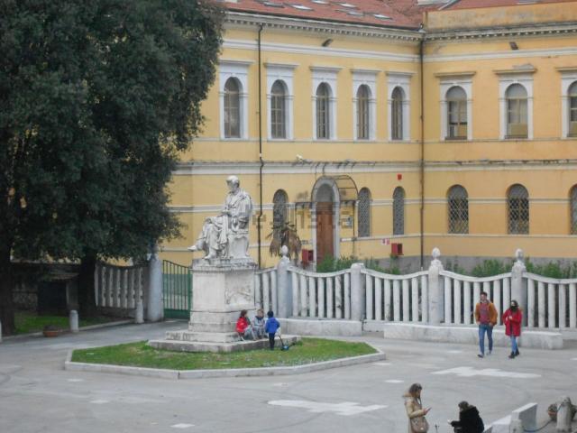 Capannone in vendita a La Prada, Carrara