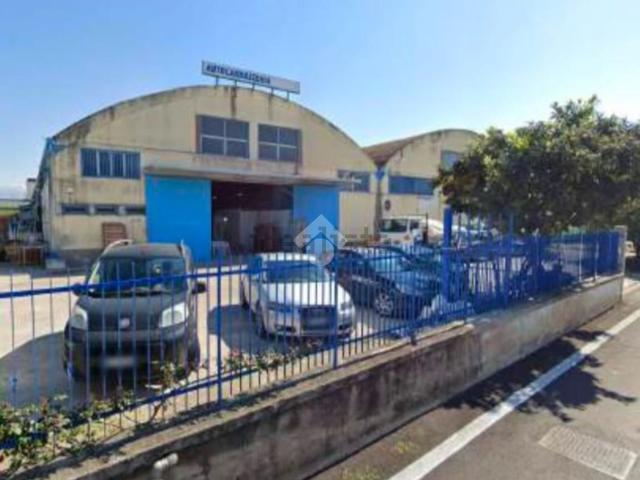 Capannone in vendita a Salerno, Campania