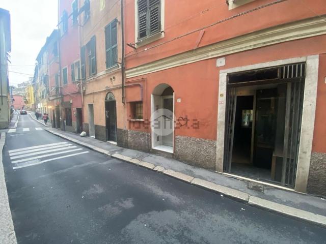 Capannone in vendita a Medio Ponente, Serra Riccò