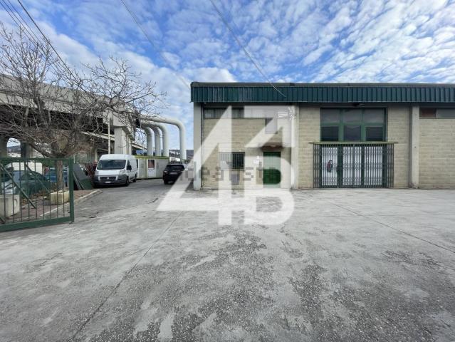 Capannone in vendita a Servola-Chiarbola-Valmaura-Borgo San Sergio, Villa Opicina
