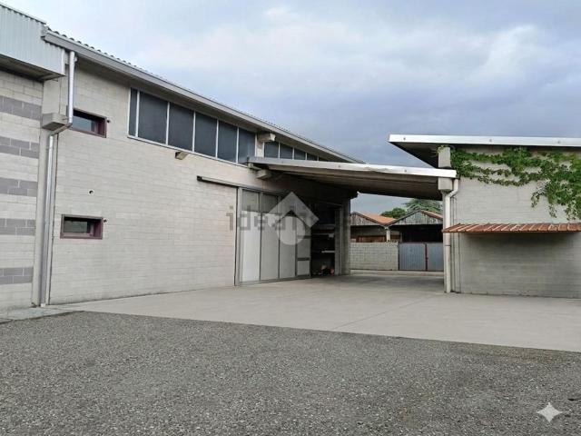 Capannone in vendita a Bergoro, Fagnano Olona
