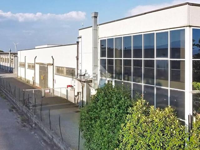 Capannone in vendita a Pontedera, Toscana