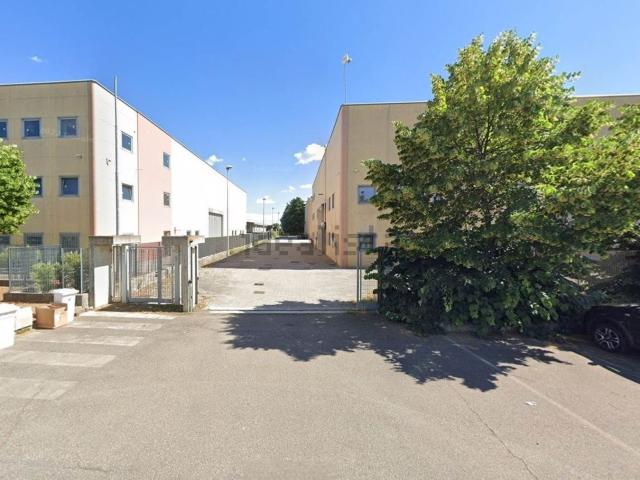 Capannone in vendita a Spaccone, Desio