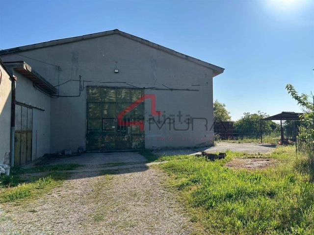 Capannone in vendita a Nogara, Veneto