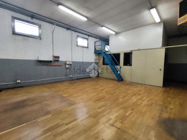 Capannone in vendita a Cassina Pertusella, Caronno Pertusella