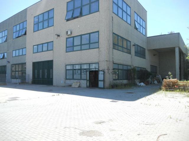 Capannone in vendita a Cornaredo, Lombardia
