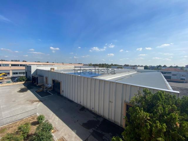 Capannone in vendita a Biassono, Lombardia