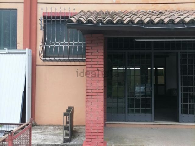 Capannone in vendita a Badia Calavena, Veneto