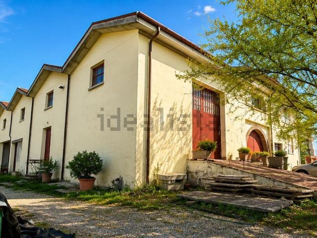 Capannone in vendita a Negrar, Veneto