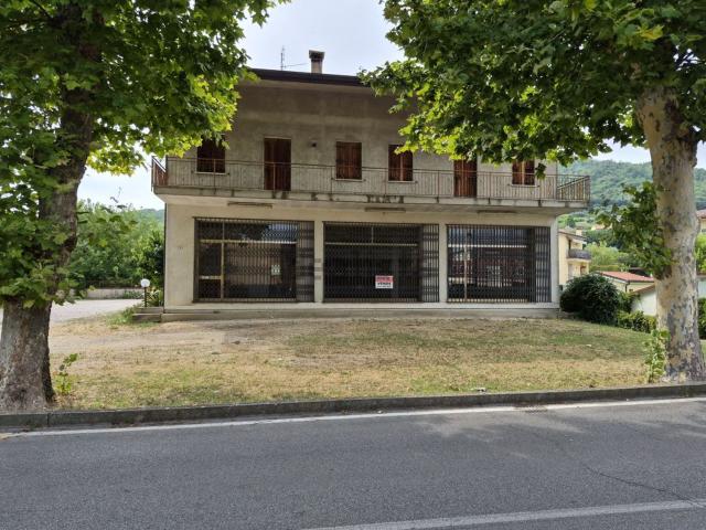 Capannone in vendita a Lozzo Atestino, Padova