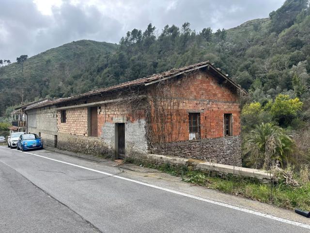 Capannone in vendita a Soldano, Liguria