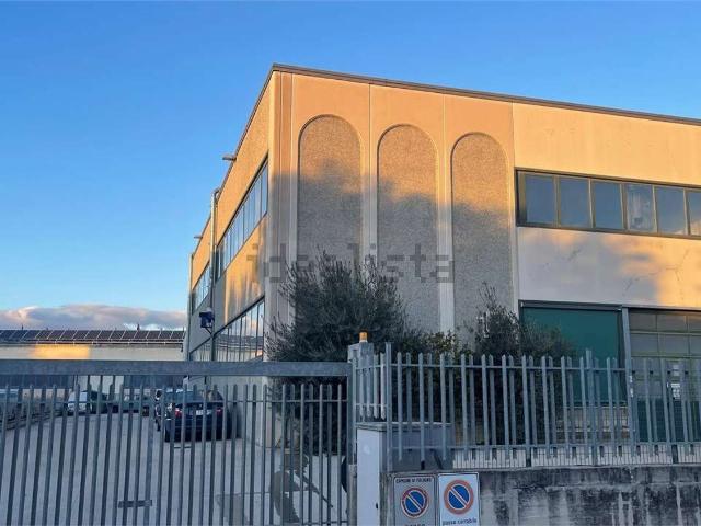 Capannone in vendita a Foligno, Umbria