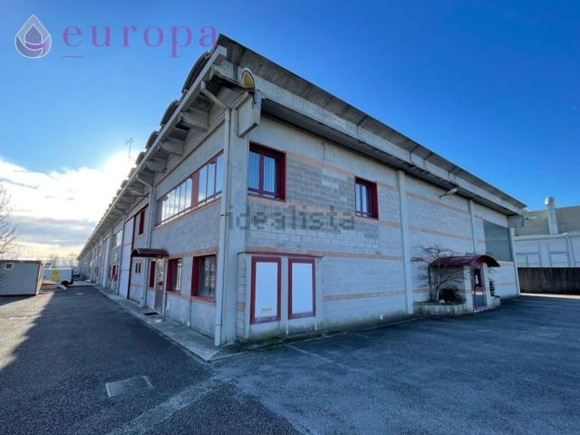 Capannone in vendita a Fiume Veneto, Friuli-Venezia Giulia