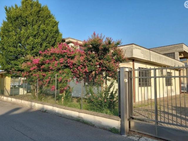 Capannone in vendita a Casalpusterlengo, Lombardia