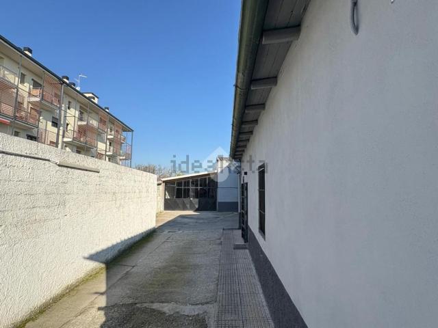 Capannone in vendita a Municipio 7, Milano