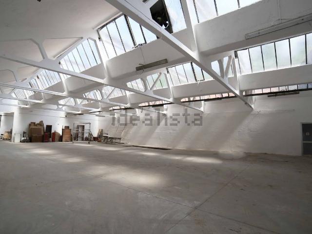 Capannone in vendita a Ponte, Triuggio