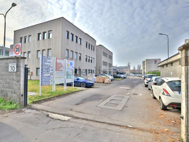 Capannone in vendita a Novate Milanese, Lombardia