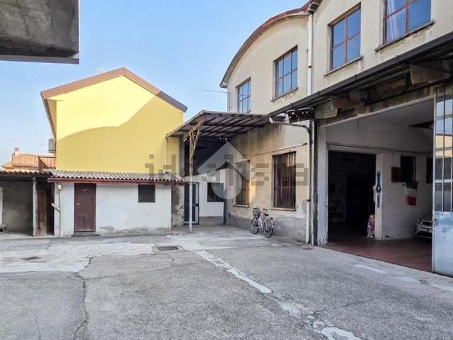 Capannone in vendita a San Martino In Strada, Lombardia