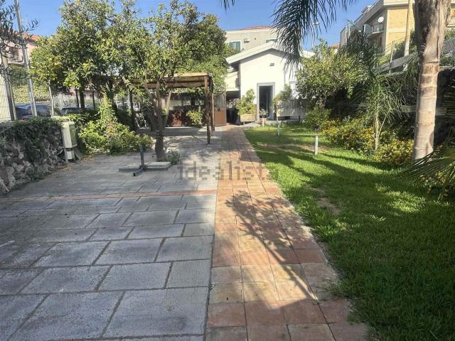 Capannone in vendita a Gravina Di Catania, Sicilia