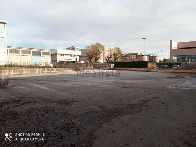 Capannone in vendita a Biassono, Lombardia