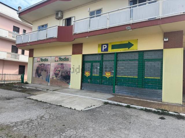 Capannone in vendita a Villa Raspa, Spoltore