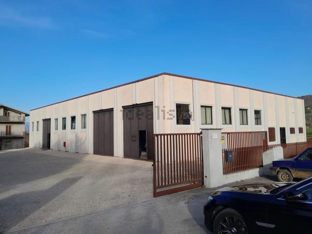 Capannone in vendita a Casenuove, Magione