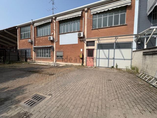 Capannone in vendita a Biassono, Lombardia