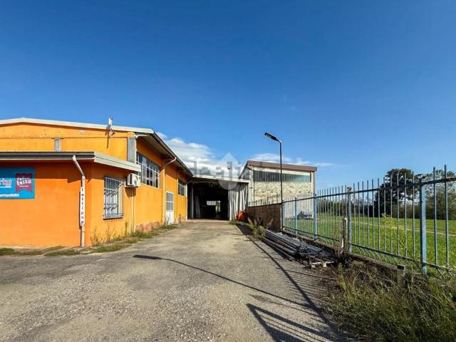 Capannone in vendita a Lambrinia, Chignolo Po