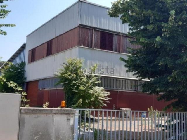 Capannone in vendita a Rosciano, Marche