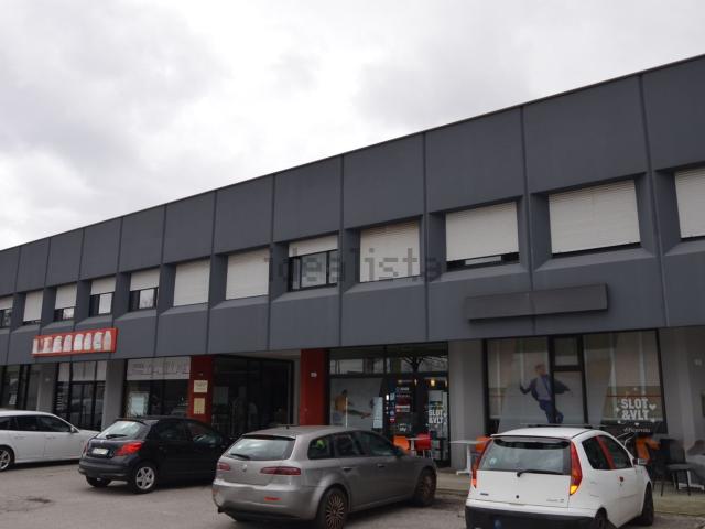 Capannone in vendita a Paderno, Reana Del Roiale