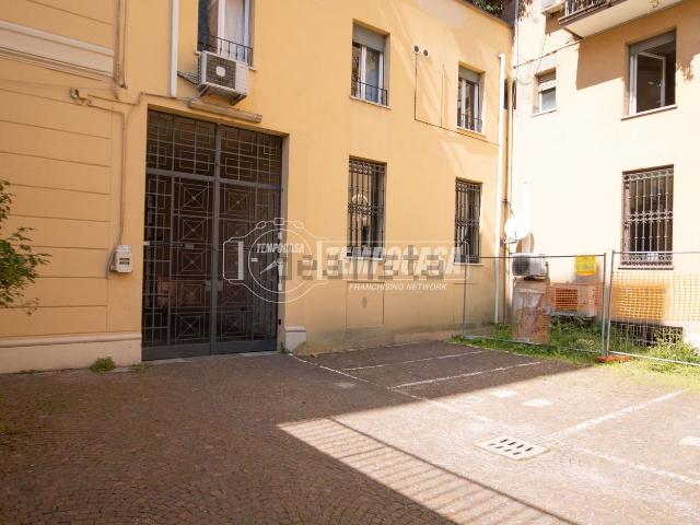 Capannone in vendita a Santo Stefano, Bologna