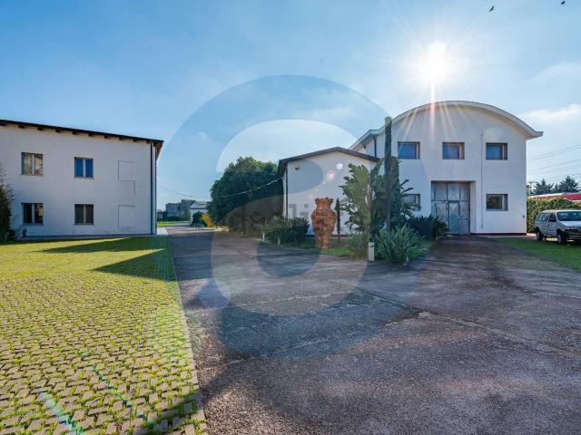 Capannone in vendita a Municipio 2, Puglia