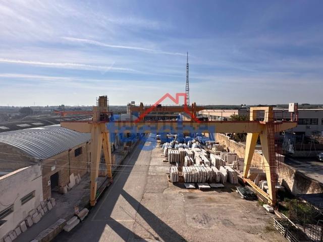 Capannone in vendita a Trani, Barletta-andria-trani