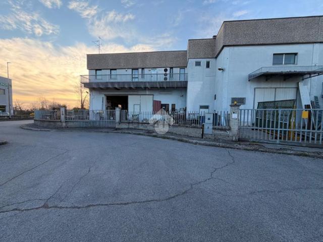 Capannone in vendita a Quinzano D'oglio, Lombardia
