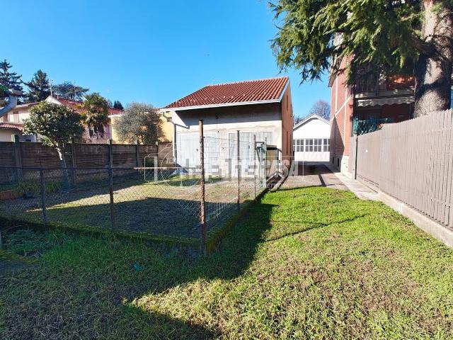 Capannone in vendita a Brugherio, Lombardia