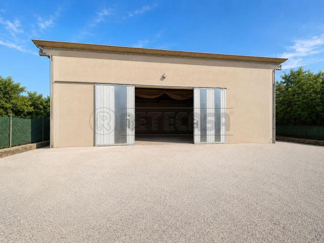 Capannone in vendita a Malo, Veneto