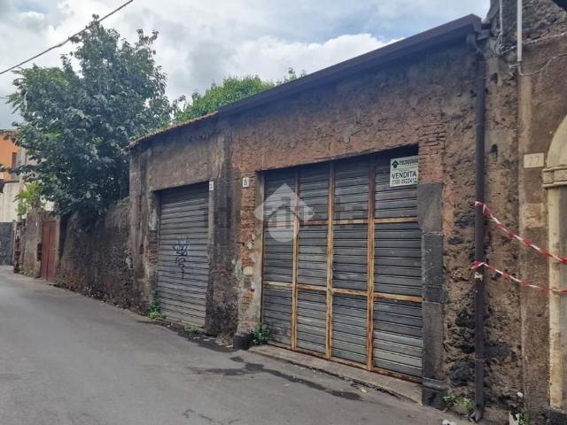 Capannone in vendita a Aci Sant'Antonio, Catania