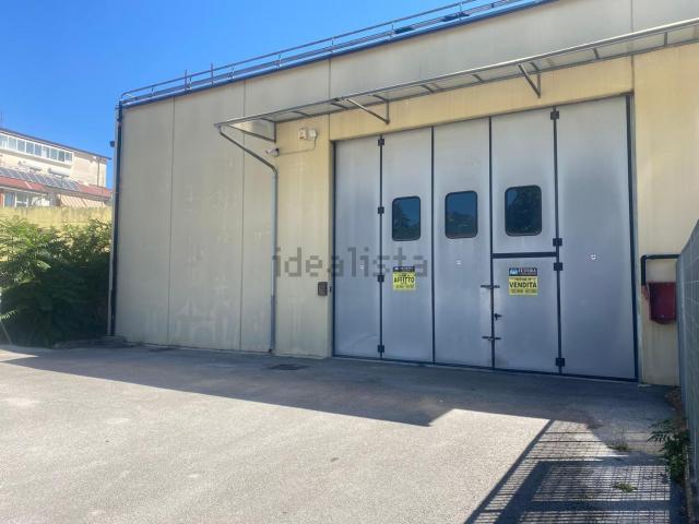 Capannone in vendita a Avellino, Campania