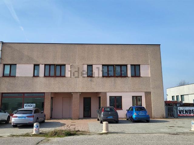 Capannone in vendita a Poggio Rusco, Mantova