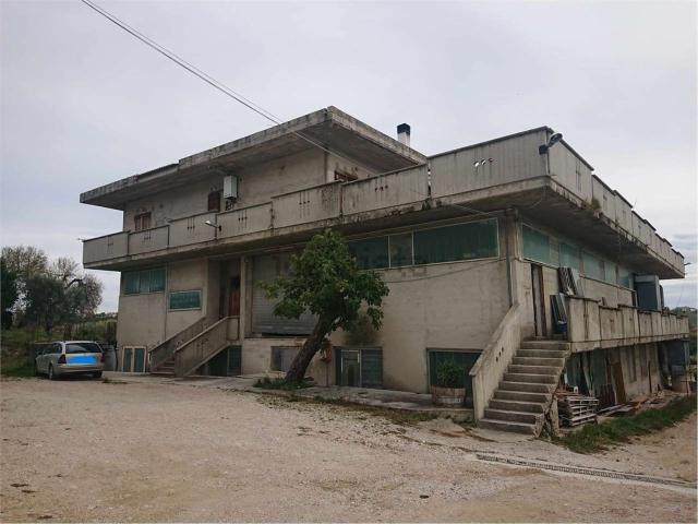 Capannone in vendita a Unione dei Comuni della Val Vibrata, Sant'egidioalla Vibrata