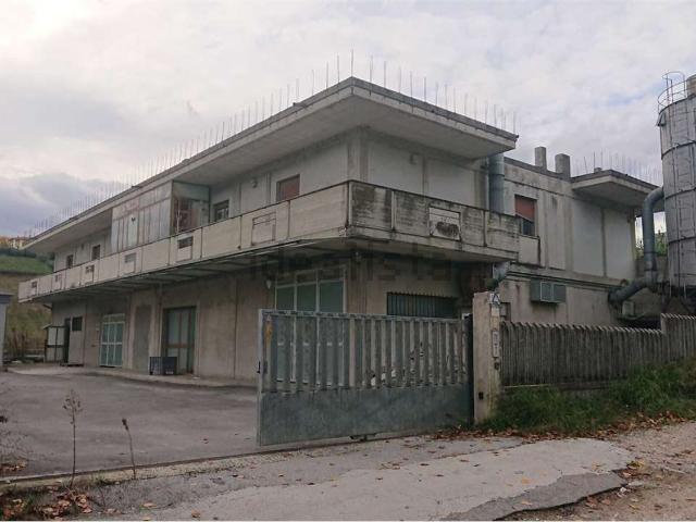 Capannone in vendita a Unione dei Comuni della Val Vibrata, Ancarano