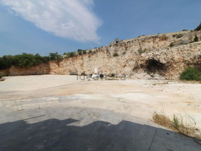 Capannone in vendita a Villa Castelli