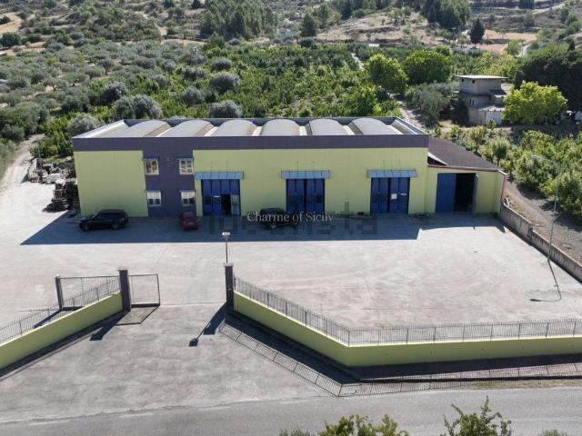 Capannone in vendita a Giarratana, Sicilia