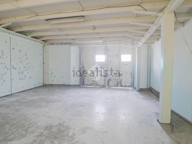 Capannone in vendita a Cernusco Sul Naviglio, Lombardia